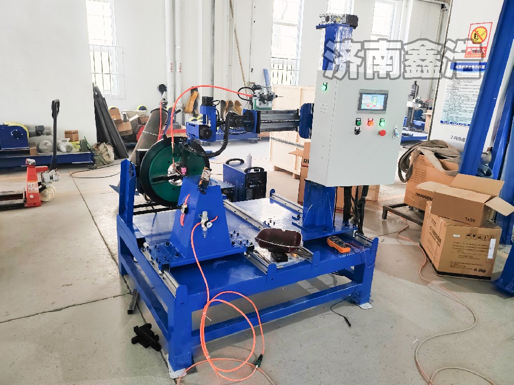 鑫浩氬弧自動焊機，智能數(shù)控，運行穩(wěn)定